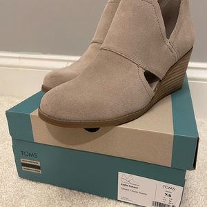 Tom’s Kallie Cutout booties 7.5 NIB